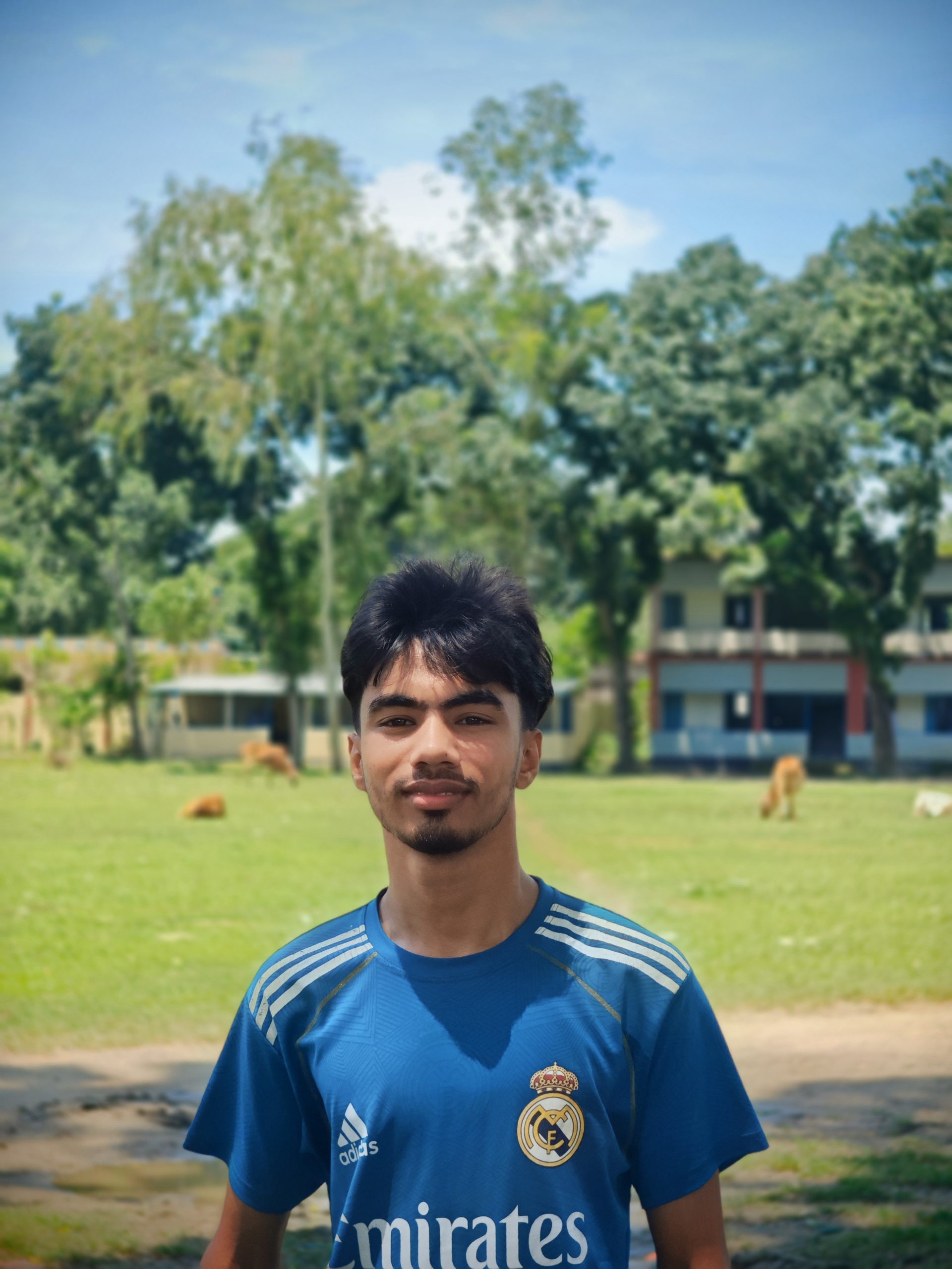 সাদামাটা আমি, সুন্দর কিছু মুহূর্ত—একা, তবে নিজের সাথেই ভালো আছি। 🌿📸🖤

Just a simple me, enjoying some beautiful moment
