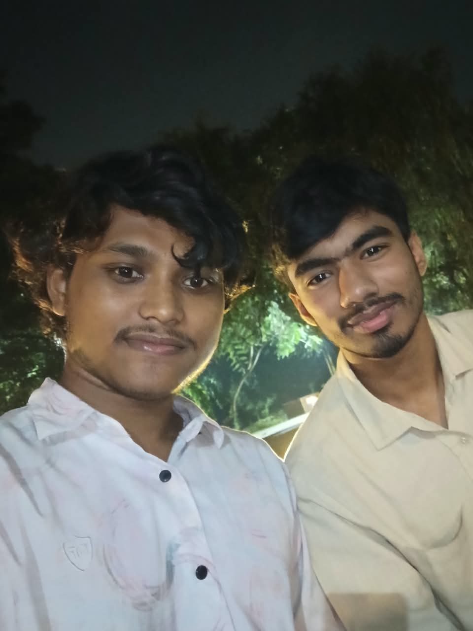 কিছু সুন্দর মুহূর্ত, কিছু স্মৃতি, আর একসাথে কাটানো কিছু ভালো সময়! ❤️📸

#Memories #GoodTimes #LifeMoments #BeautifulMo