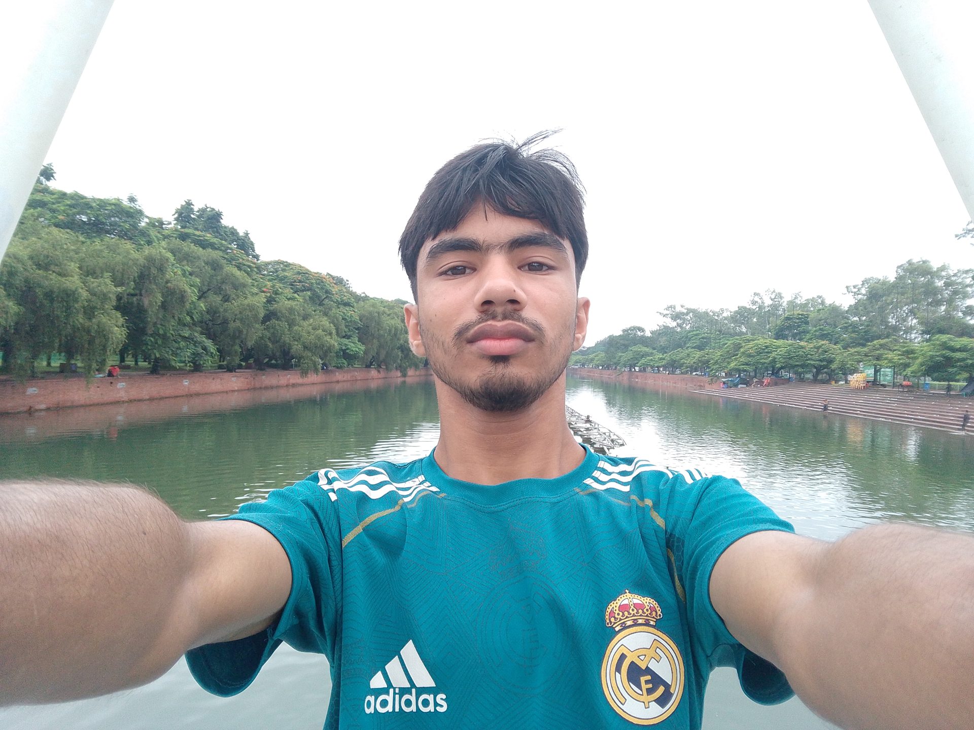 🌅 ভোরের জিয়া উদ্যান — প্রকৃতির নীরবতায় নতুন দিনের শুরু 🌿

ঢাকার ব্যস্ত শহরের মাঝেও এমন কিছু মুহূর্ত আছে, যেখানে সময়